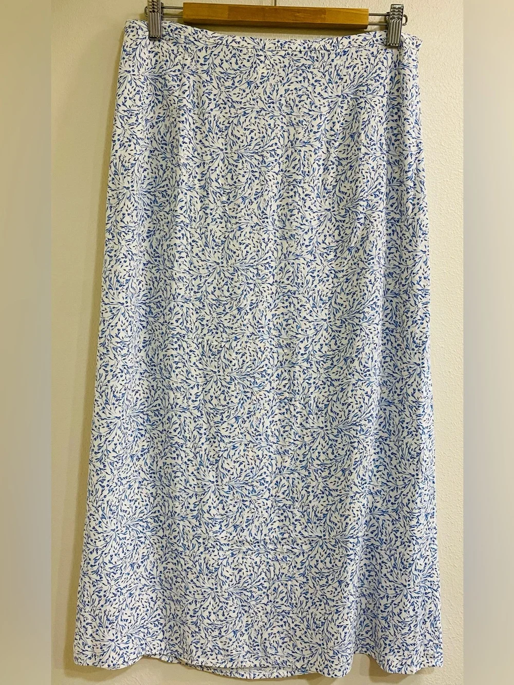 H&M Light Blue and White Floral Midi Slitted Skirt size 10